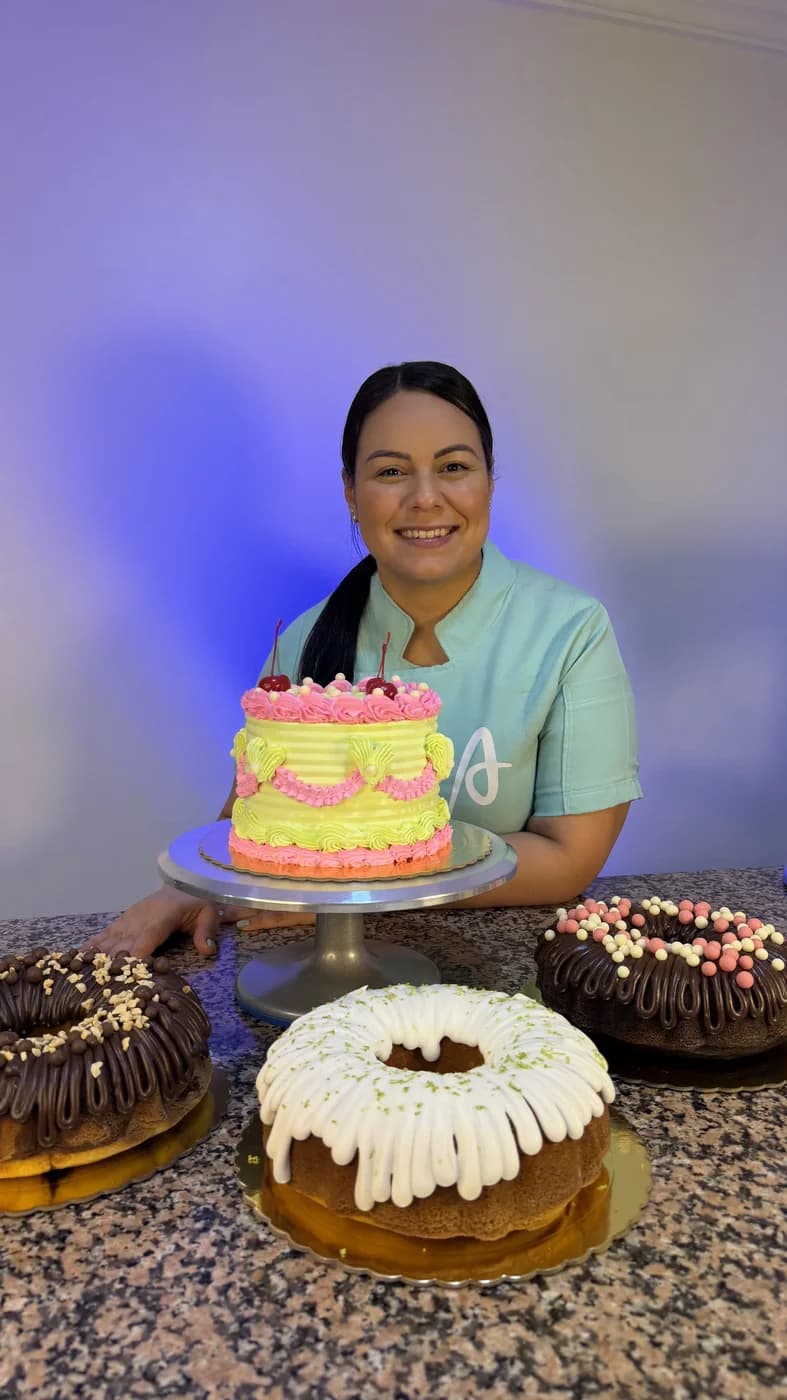 Taller presencial de alisado y decoración de pasteles